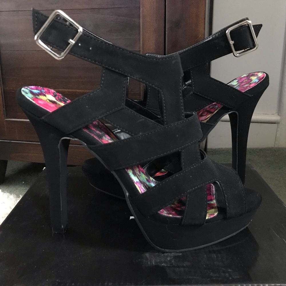 Deb Black Pumps Size 9